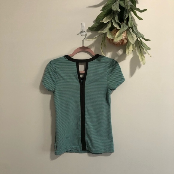 Lole Tee thatβs Striped and Sweat Wicking - Picture 9 of 9